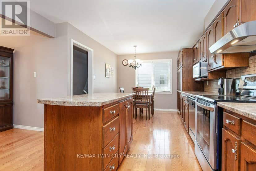 108 Queensway Drive — photo 17 of 40
