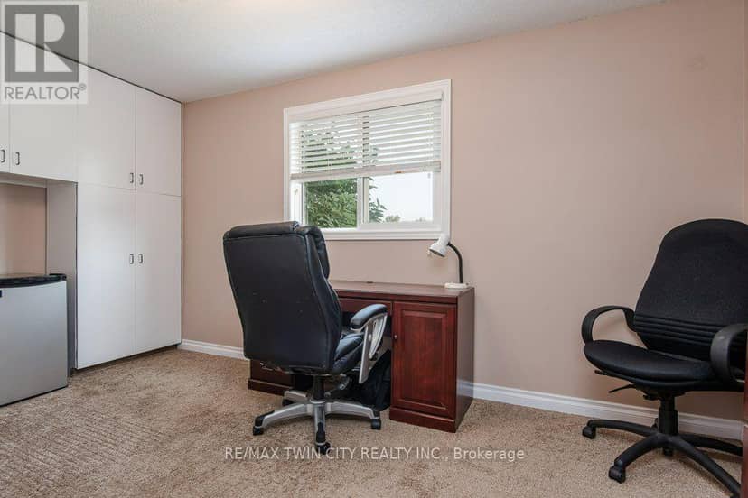 108 Queensway Drive — photo 32 of 40