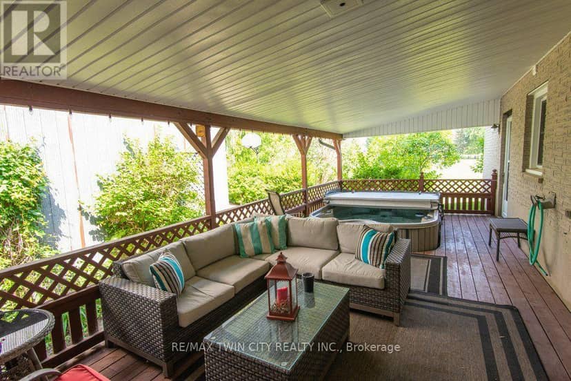 108 Queensway Drive — photo 40 of 40