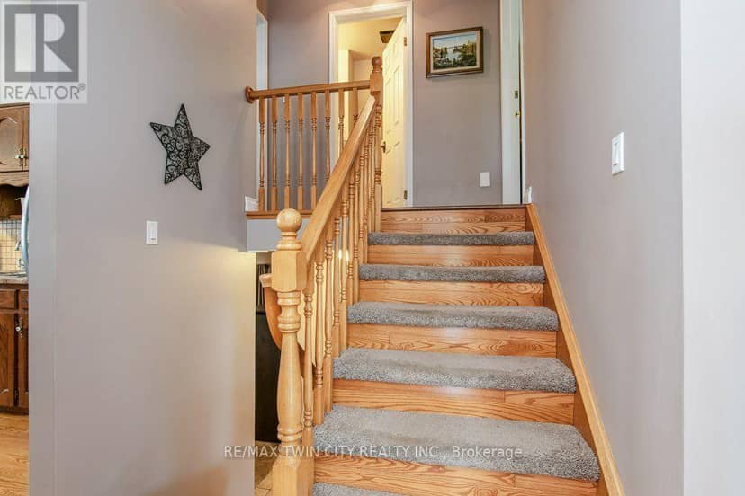 108 Queensway Drive — photo 20 of 40