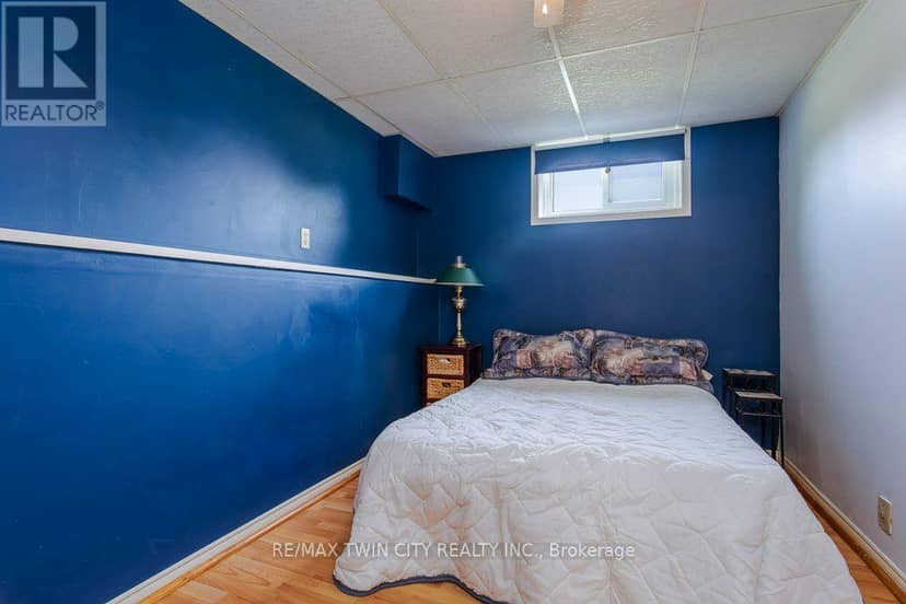 108 Queensway Drive — photo 35 of 40