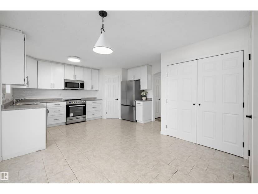 11822 47 ST NW — photo 17 of 40
