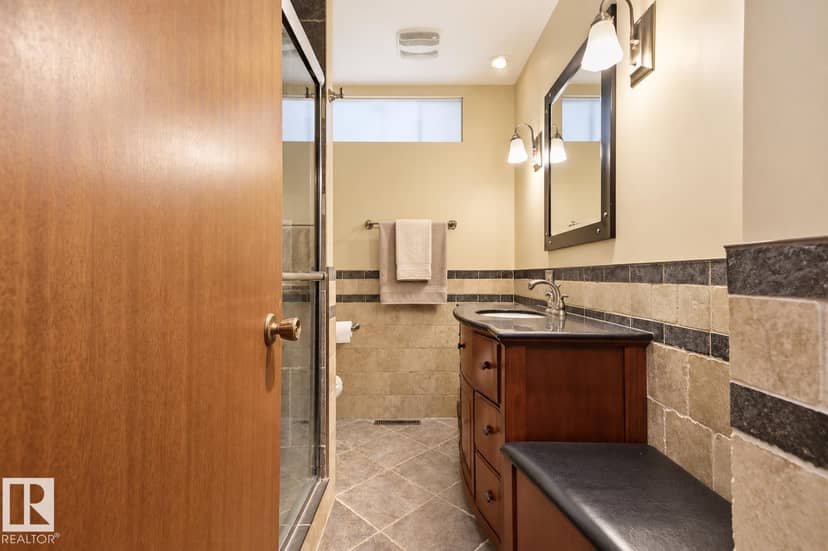 1006 Lueders CR, Sherwood Park, photo 2