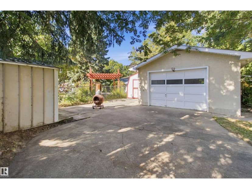 1006 Lueders CR — photo 32 of 33