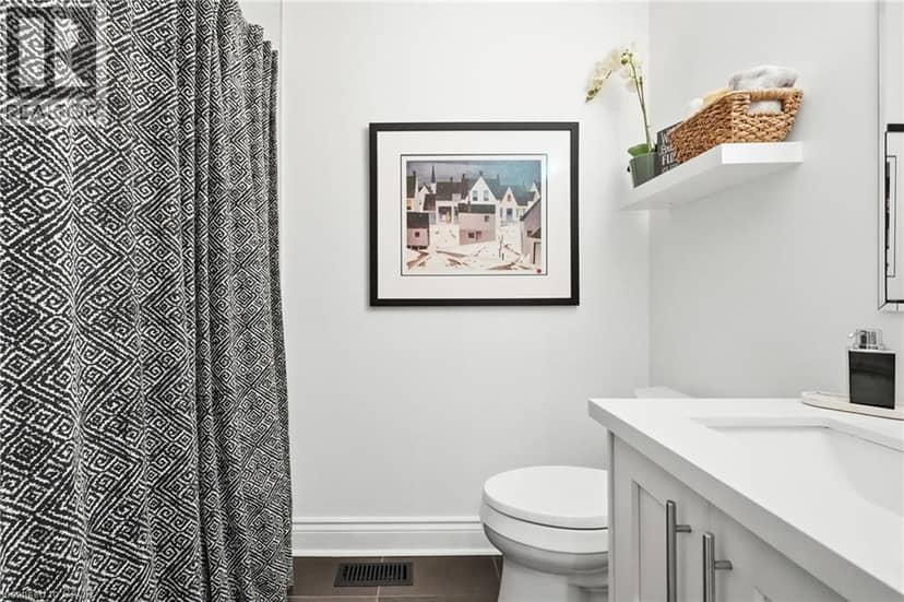 5347 JAMESON Crescent — photo 17 of 40