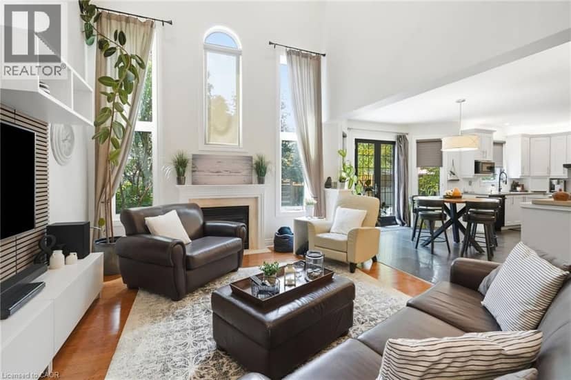 5347 JAMESON Crescent — photo 13 of 40