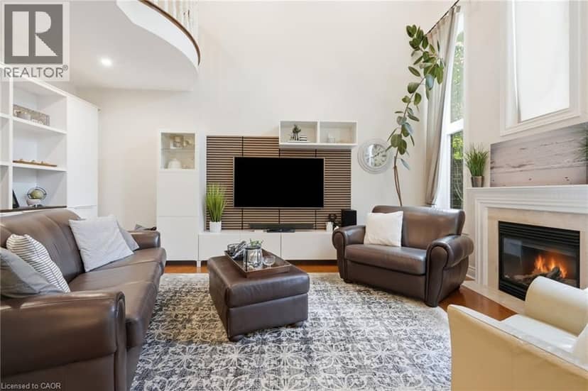 5347 JAMESON Crescent — photo 12 of 40