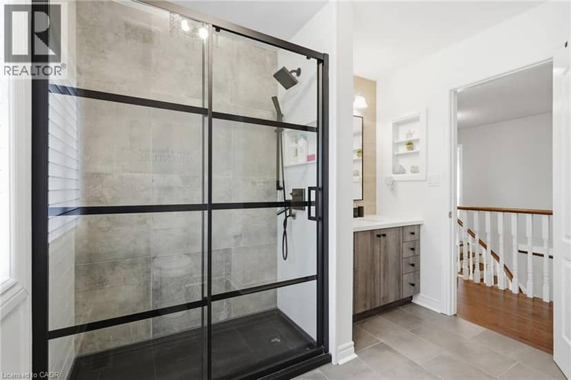 5347 JAMESON Crescent — photo 33 of 40