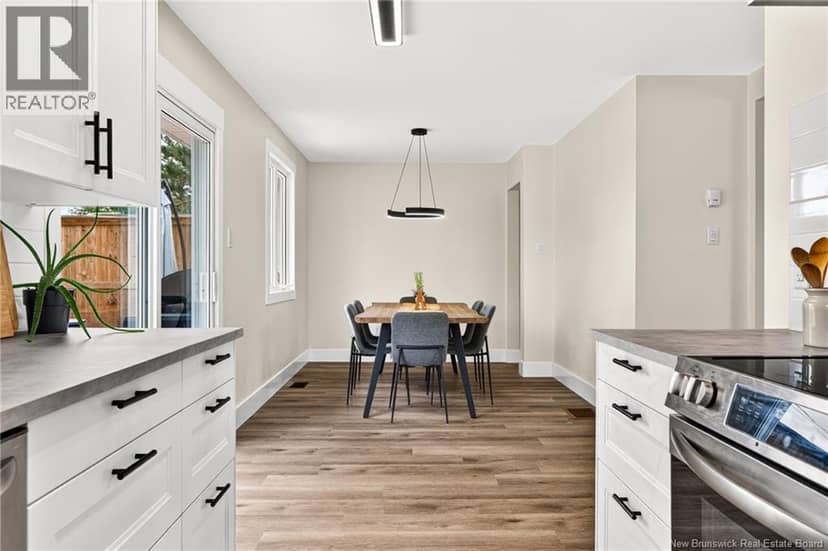 10 Kingsway Crescent — photo 15 of 40