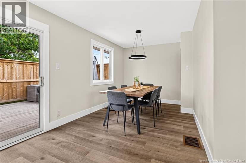 10 Kingsway Crescent — photo 7 of 40