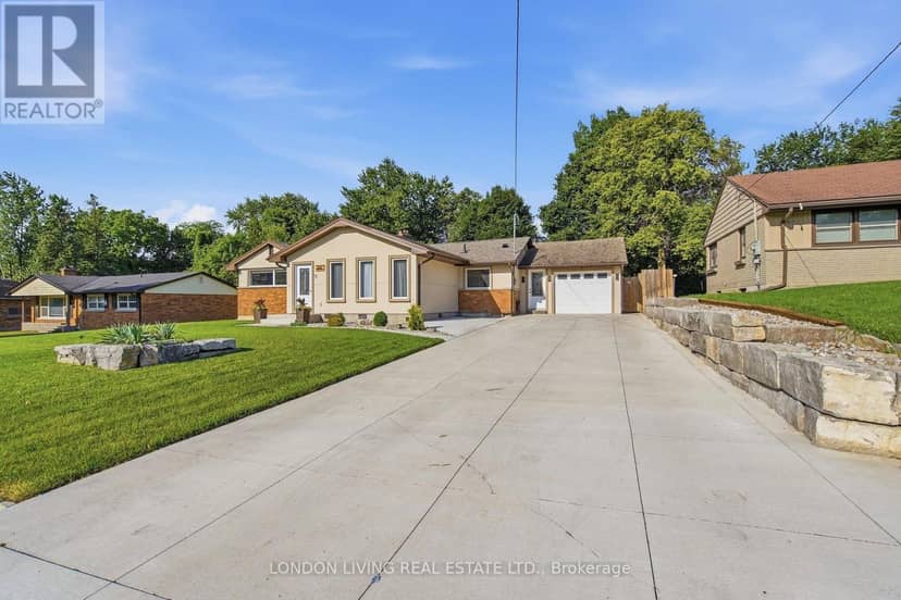 470 Coombs Avenue, London North, photo 2