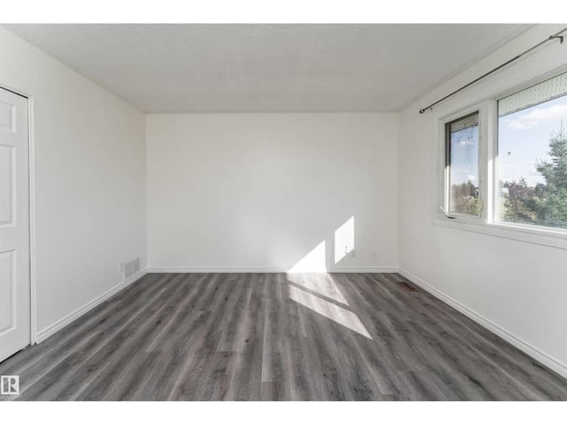 11363 22 AV NW — photo 18 of 40