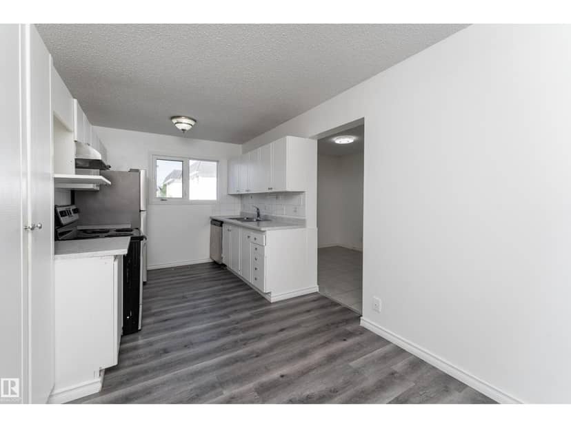 11363 22 AV NW — photo 9 of 40