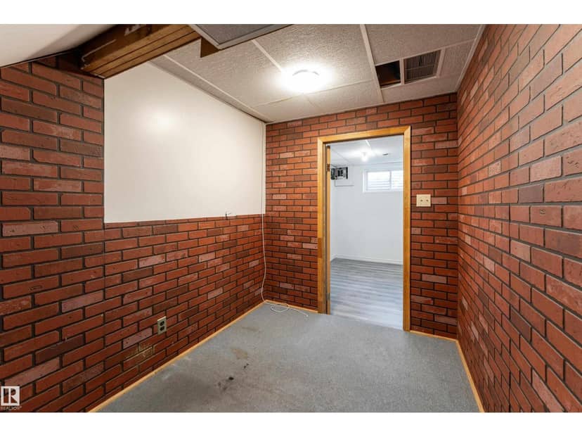 11363 22 AV NW — photo 33 of 40