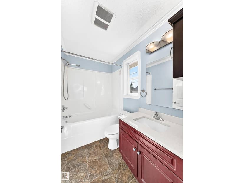 5226 52 ST — photo 20 of 40
