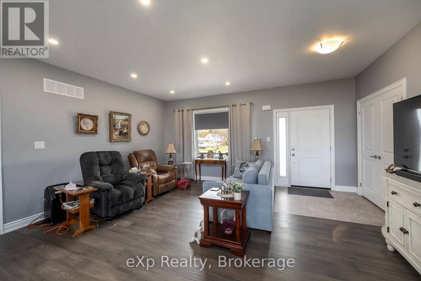 43 Country Crescent — photo 4 of 35