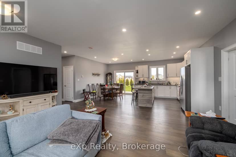 43 Country Crescent — photo 6 of 35