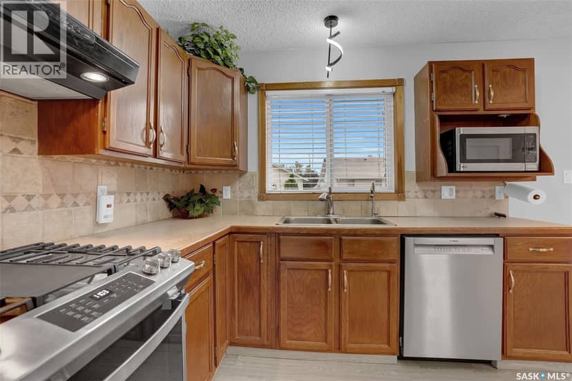 6914 Whelan DRIVE — photo 16 of 40