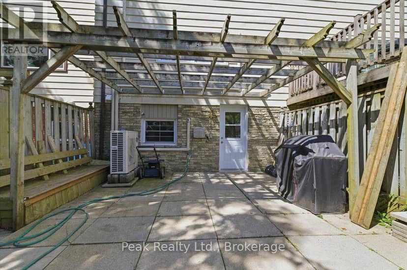 1673 Applewood Crescent — photo 28 of 35
