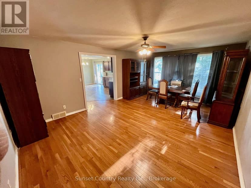 206 McMillan Crescent — photo 11 of 40