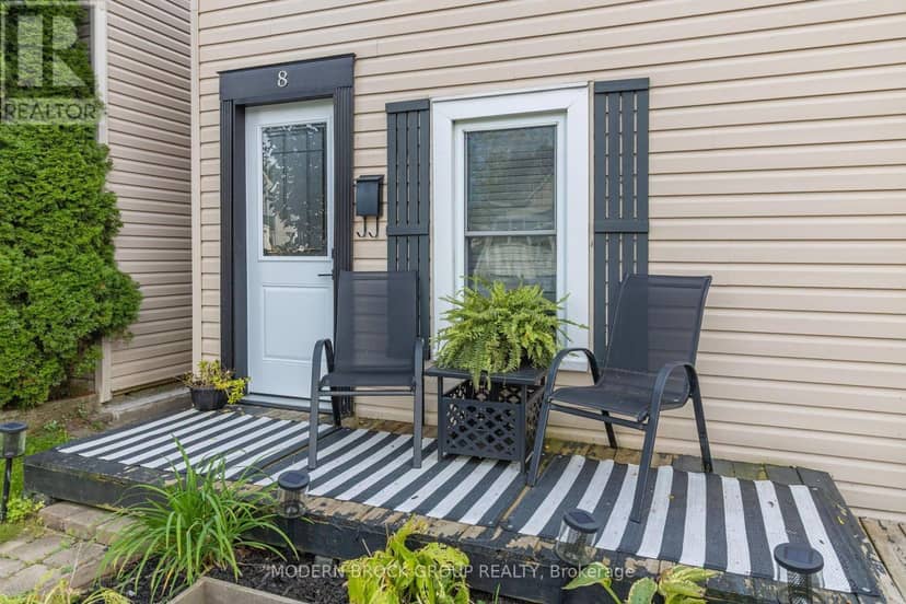 8 Elm Street, Brockville, photo 2