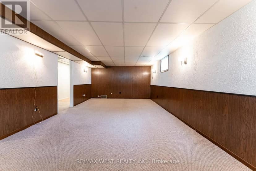 203 Lupin Drive — photo 32 of 40