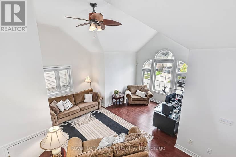 23 Marina Crescent — photo 17 of 40