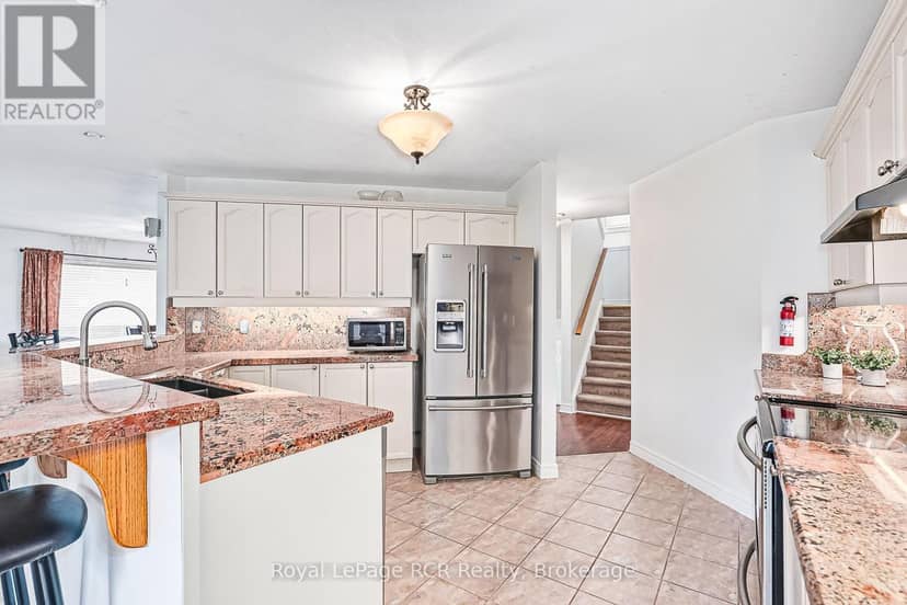 23 Marina Crescent — photo 8 of 40