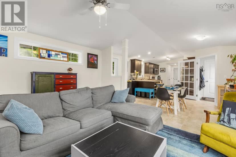 33 Shelby Crescent — photo 10 of 40
