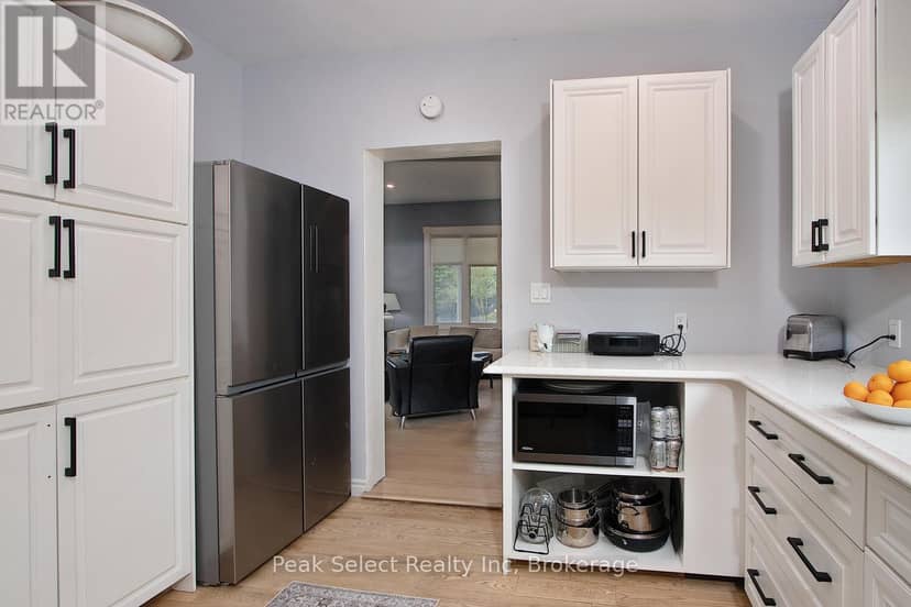 430 Albert Street — photo 9 of 40