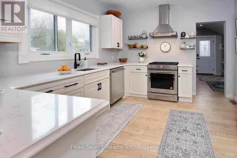 430 Albert Street — photo 12 of 40