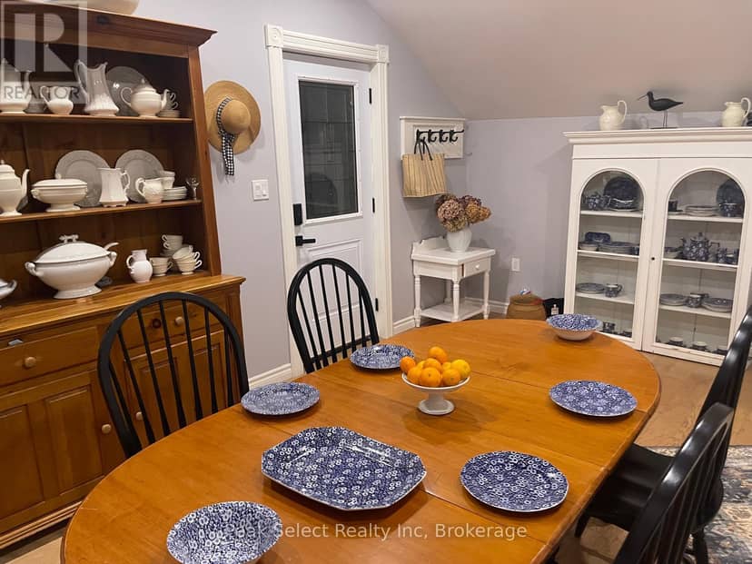 430 Albert Street — photo 14 of 40