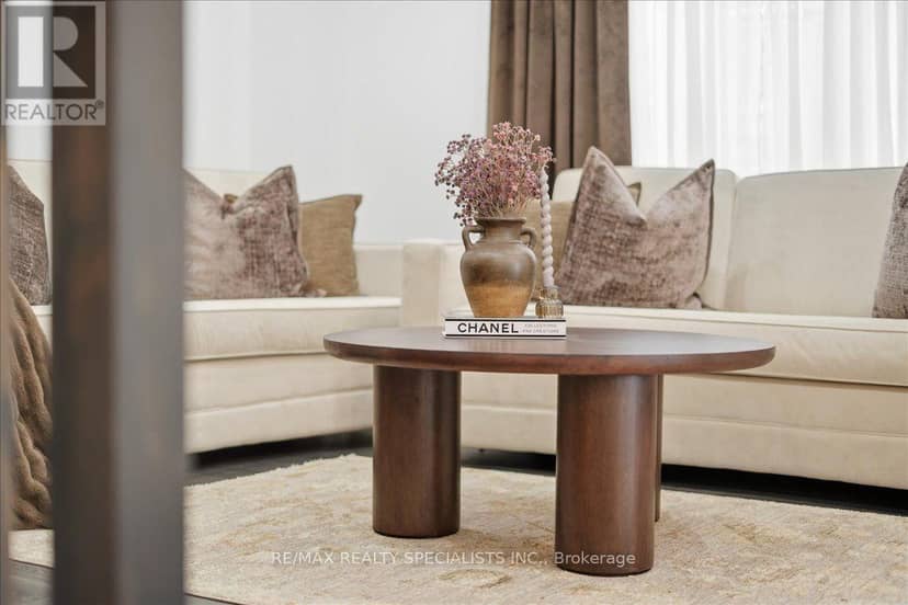 90 Ferragine Crescent — photo 10 of 40