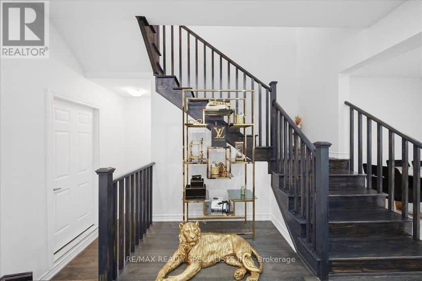 90 Ferragine Crescent — photo 11 of 40