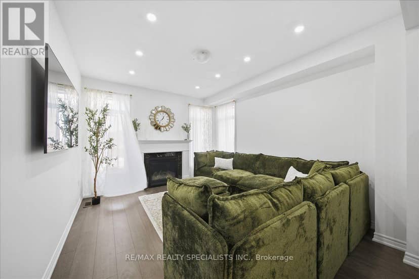 90 Ferragine Crescent — photo 23 of 40