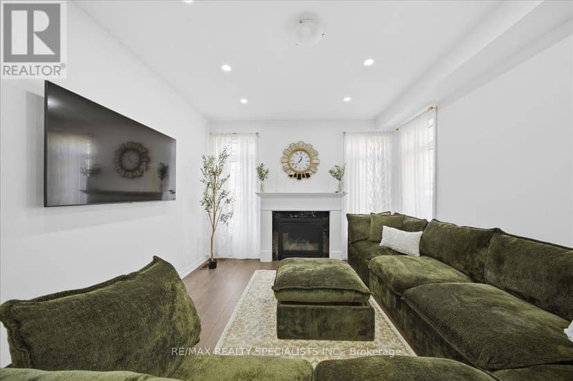 90 Ferragine Crescent — photo 25 of 40