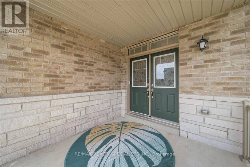 90 Ferragine Crescent — photo 3 of 40