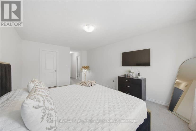 90 Ferragine Crescent — photo 33 of 40