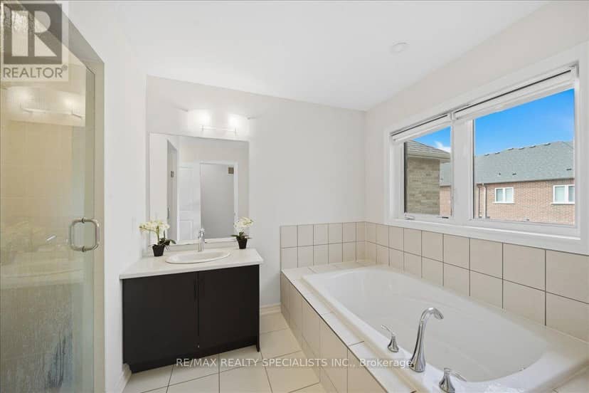 90 Ferragine Crescent — photo 34 of 40