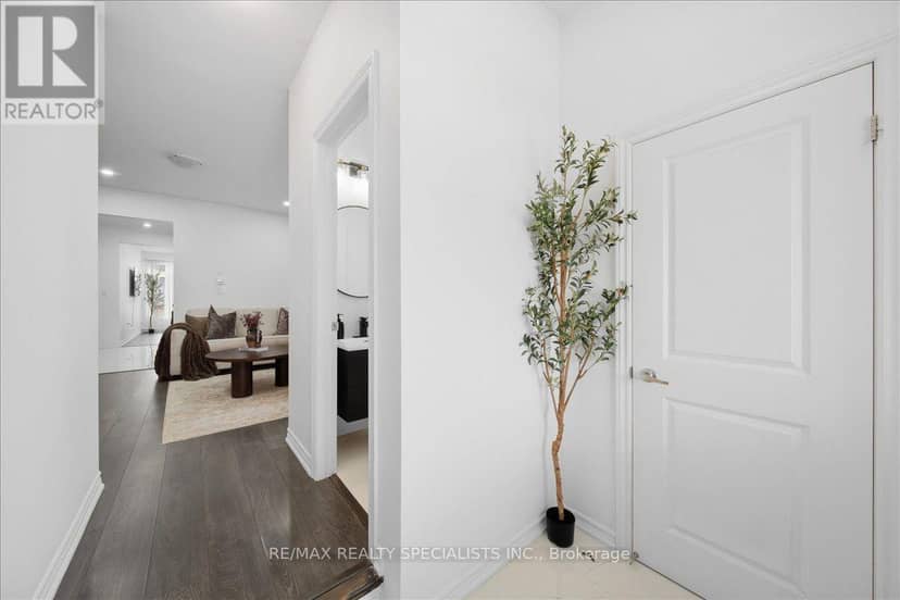90 Ferragine Crescent — photo 5 of 40