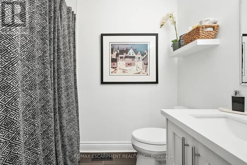 5347 Jameson Crescent — photo 17 of 40