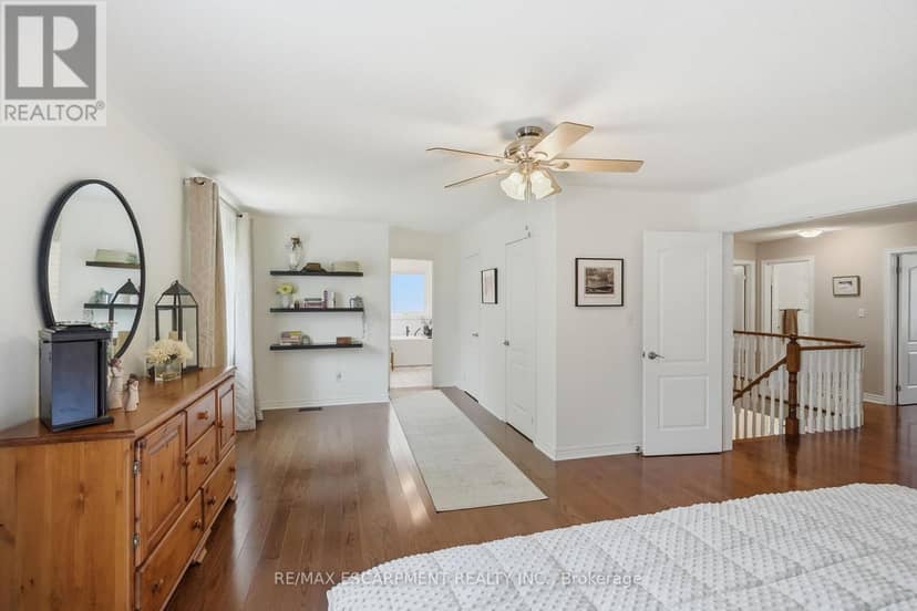 5347 Jameson Crescent — photo 22 of 40