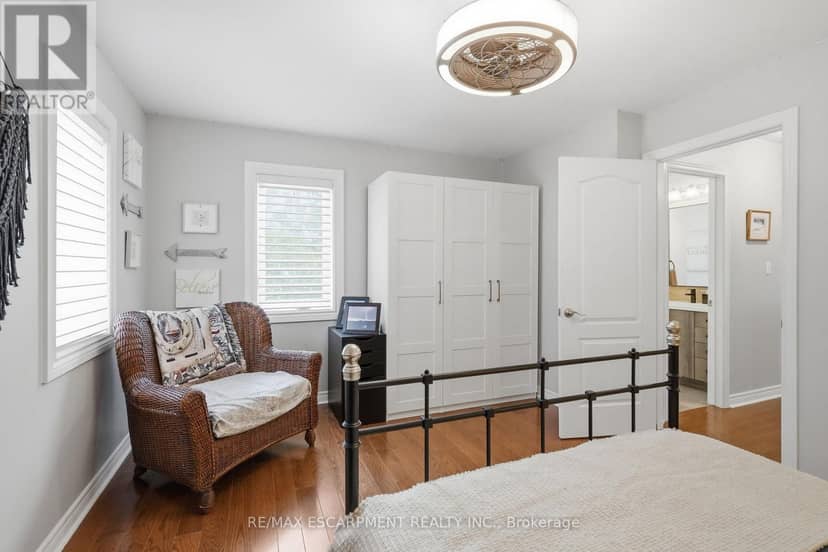5347 Jameson Crescent — photo 31 of 40