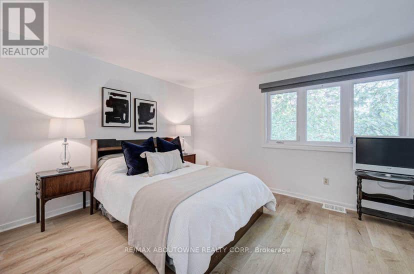 1012 Elizabeth Place — photo 11 of 18