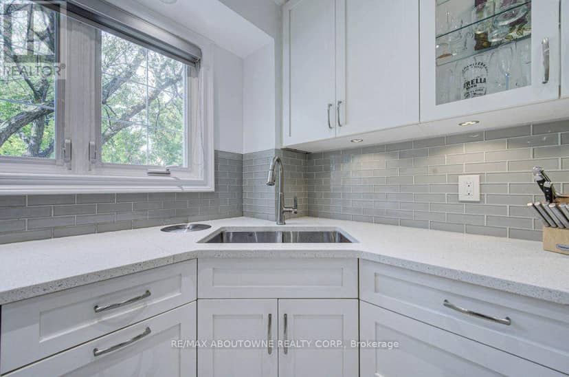 1012 Elizabeth Place, Oakville, photo 8