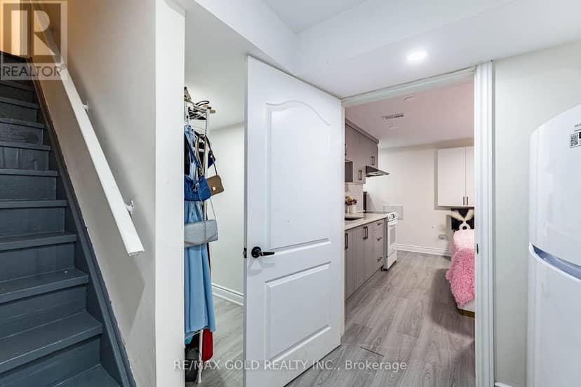 119 Glazebrook Crescent — photo 37 of 40