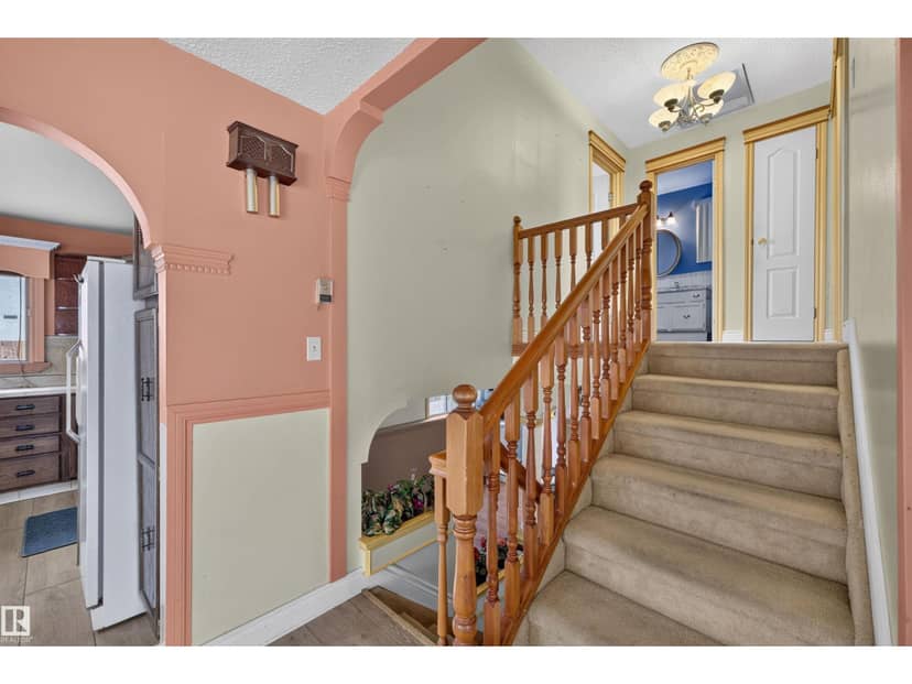 6348 34A AV NW — photo 11 of 40