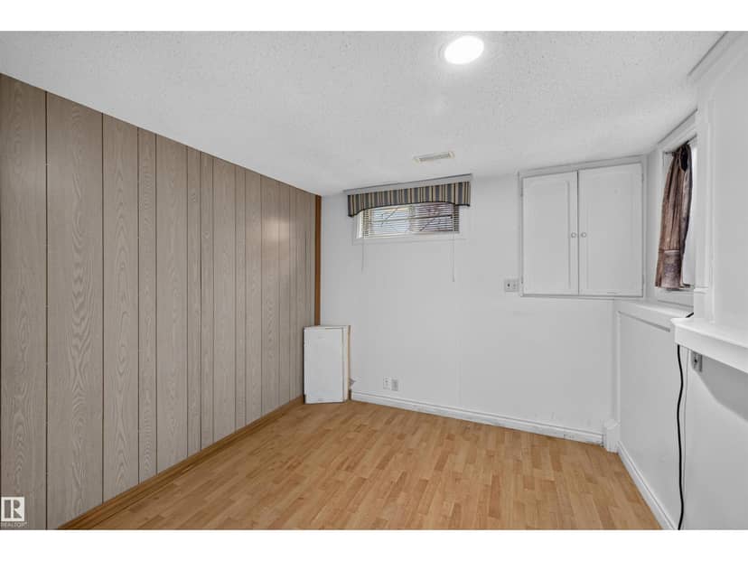 6348 34A AV NW — photo 37 of 40