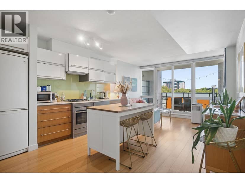 709 718 MAIN STREET, Vancouver