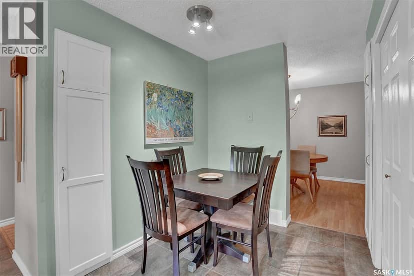 264 Plainsview DRIVE — photo 16 of 36